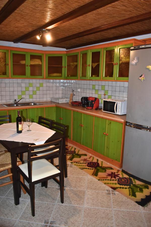 Lila'S Guest House Mikros Prinos Экстерьер фото